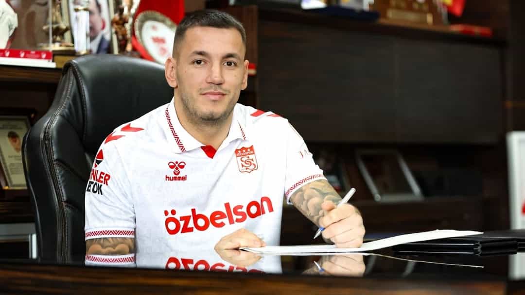 Sivasspor eski golcüsünü geri getirdi: Rey Manaj yeniden Sivasspor’da görseli