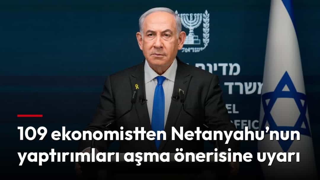 Benjamin Netanyahu, İsrail bayrağı önünde kürsüde konuşma yapıyor.