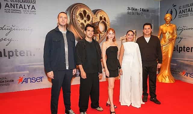 Altın Portakal’da İlk Gala: “Gelin Takımı 2” Ekibiyle Birlikte Seyirci Karşısındaydı görseli