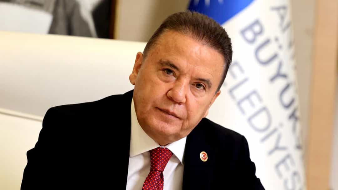 Muhittin Böcek Uyku Apnesi Nedeniyle Hastaneye Kaldırıldı görseli