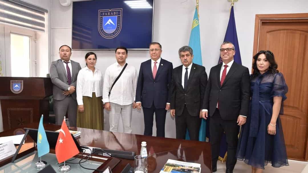 KazNU ve Türk Dünyası Gazeteciler Federasyonu uluslararası medya iş birliğine hazırlanıyor görseli