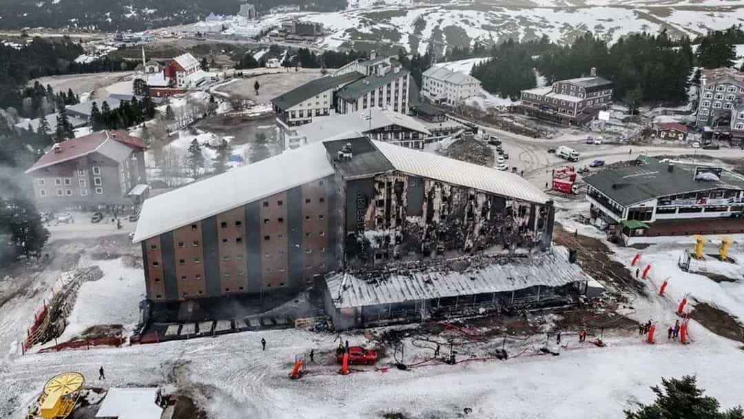 Uludağ'daki otel yangınında hayatını kaybedenlerin sayısı 3'e yükseldi görseli