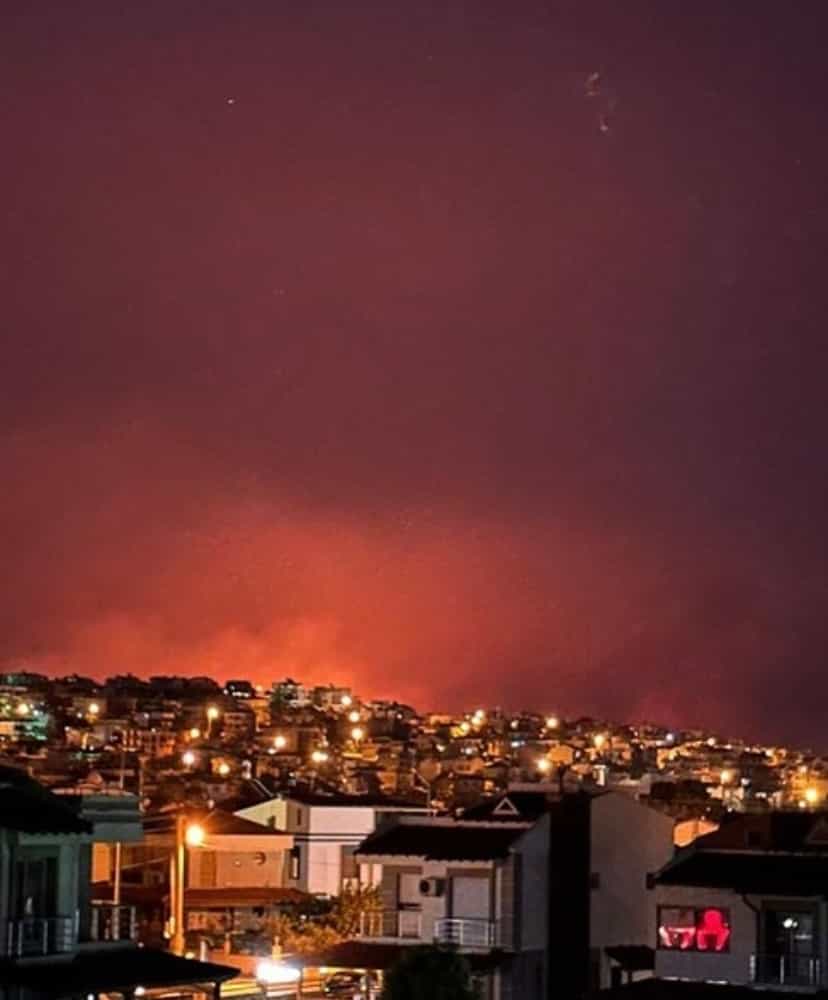 İzmir Geceyi Alevlerle Geçiriyor: Gaziemir ve Beyazevler’de Yangın Alarmı görseli