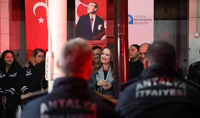 Başkan Vekili Büşra Özdemir 2026 yılını itfaiye personeli ile karşıladı görseli