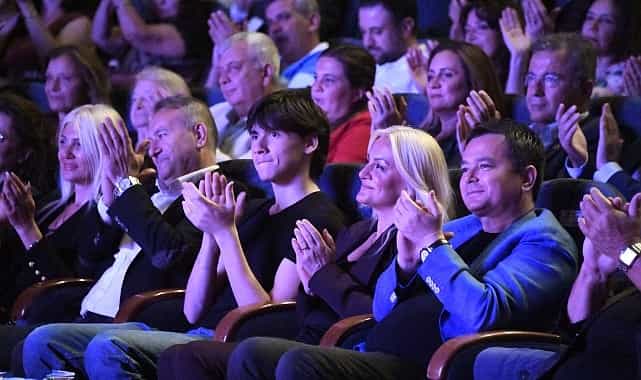 Sanat Güneşi Zeki Müren Osmangazi’de en sevilen şarkılarıyla anıldı görseli
