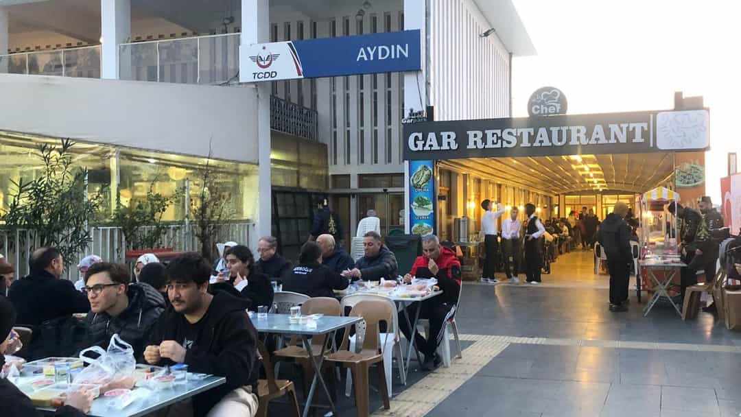 Vakıflar, Aydın’da bin kişiyi iftar sofrasında buluşturdu görseli