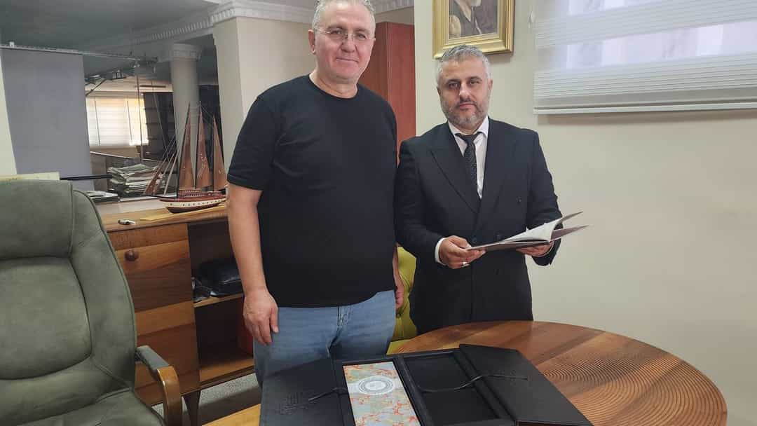 İsmail Karakaş’a tarihî emanet: Kudüs’ün Osmanlı Tapusu hediye edildi görseli