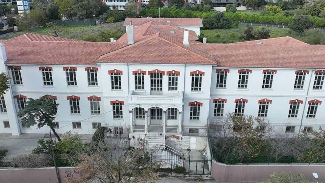 Balıklı Rum Hastanesi’nde SGK’yı zarara uğrattığı iddiasıyla 3 kişi tutuklandı görseli