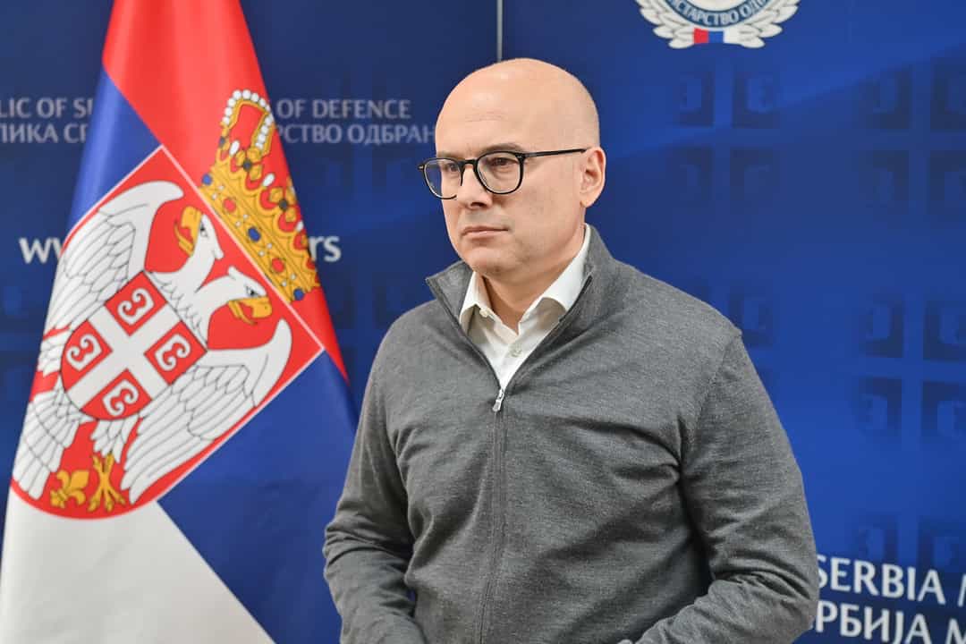 SIRBİSTAN BAŞBAKANI VUCEVİC, EYLEMLERİN ARDINDAN İSTİFA ETTİ! görseli