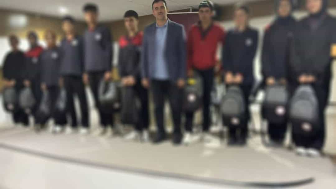 Kars ÖNDER'den İmam Hatip öğrencilerine büyük destek görseli
