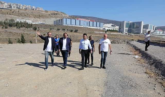 Başkan Önal'dan Saha Mesaisi - Başkan Önal Mahallelerde projeleri inceledi, vatandaşlarla buluştu görseli