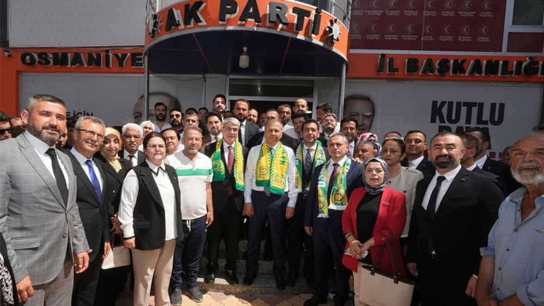 Bakan Ali Yerlikaya Osmaniye’de AK Parti teşkilatıyla buluştu görseli