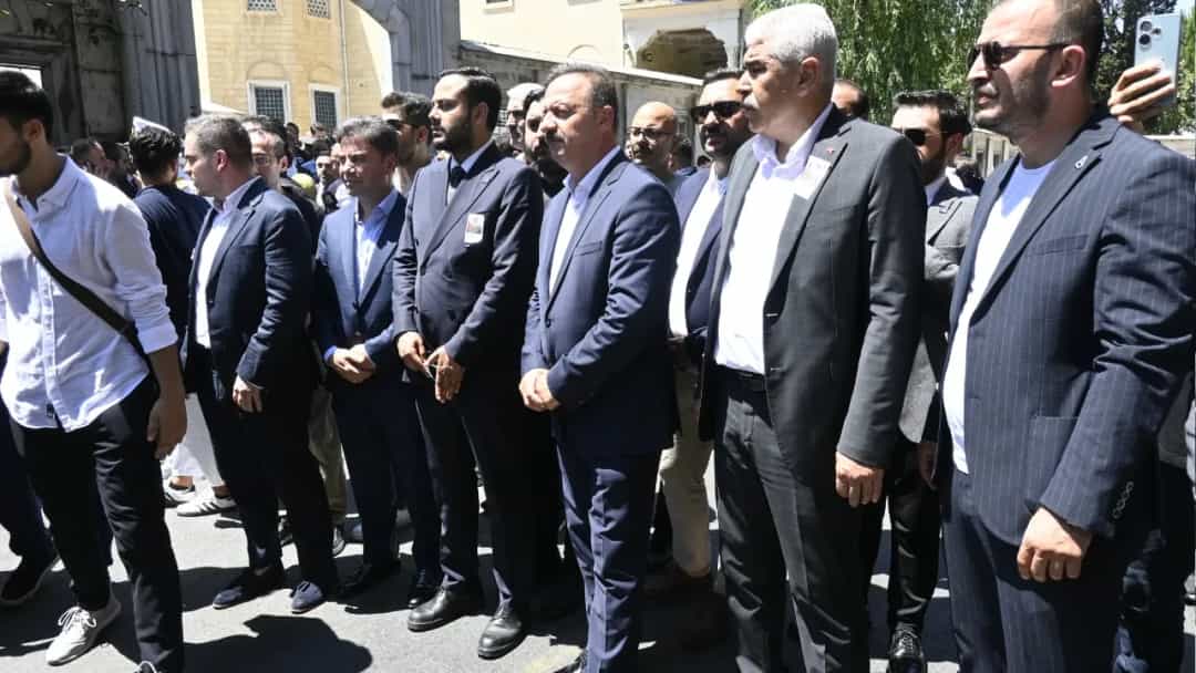 Yavuz Ağıralioğlu şehit Piyade Sözleşmeli Er Ahmet Gültekin'in cenaze törenine katıldı görseli