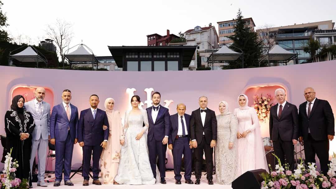 Akkuş ve Nazar ailelerinin mutlu günü: Nisa Akkuş ve Yiğit Nazar nişanlandı görseli