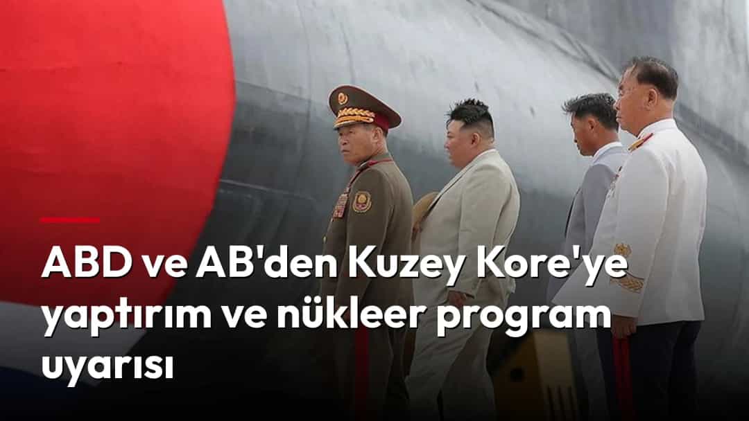 Kuzey Kore bayrağı önünde bir denizaltıyı inceleyen Kim Jong-un ve yetkililer