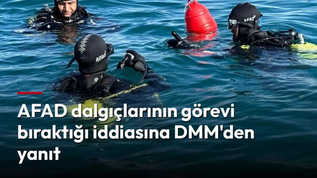 Dalgıçlar denizde su yüzeyinde görev yaparken görülüyor.