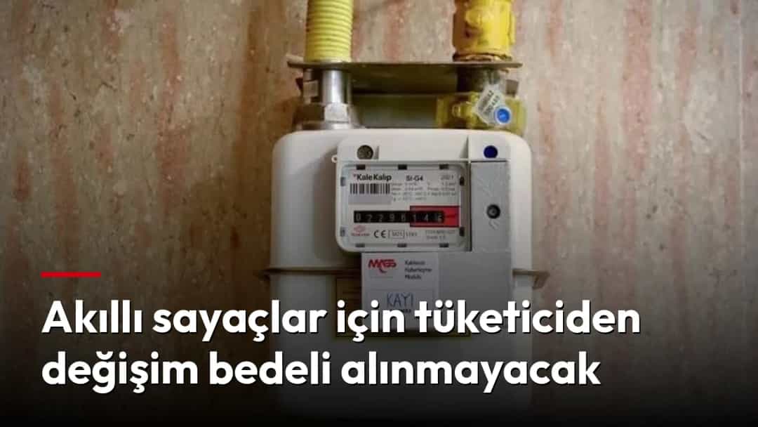 Duvara monte edilmiş akıllı sayaç ve bağlantı boruları.