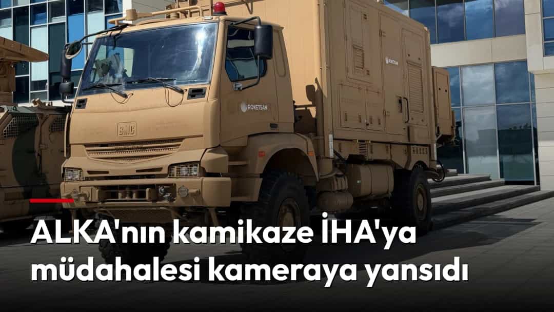 ALKA yönlendirilmiş enerji silahı sistemini taşıyan askeri araç, bir bina önünde görüntüleniyor.
