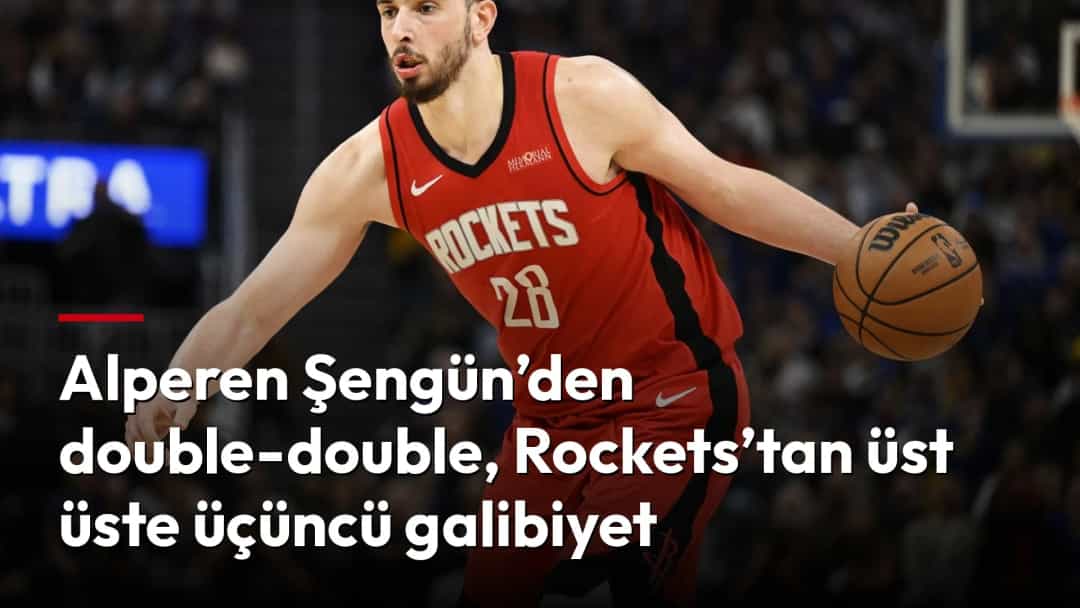 Houston Rockets forması giyen Alperen Şengün, maç sırasında topla ilerliyor.