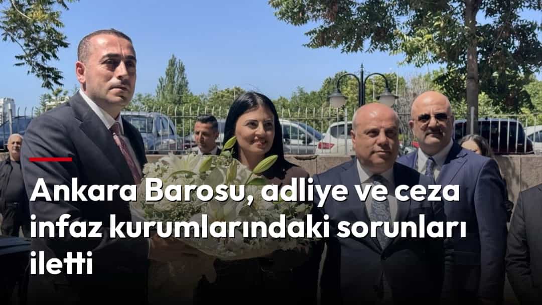 Ankara Barosu yöneticileri, adliye önünde Başsavcı Aykut Çelik’i çiçeklerle karşılarken