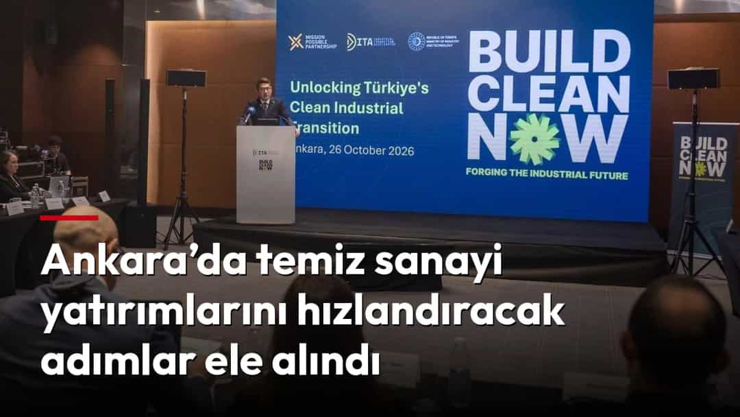 Katılımcılar, temiz sanayi yatırımlarının ele alındığı bir toplantıda sunumu dinliyor.