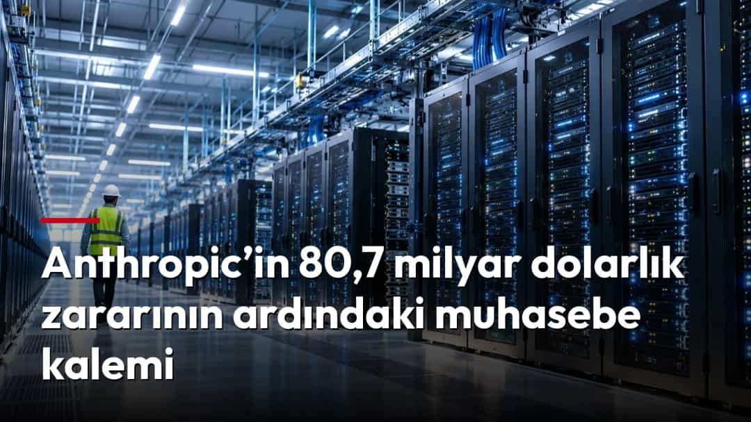 Bir veri merkezinde sıralanan sunucu rafları ve koridorda çalışan bir görevli.