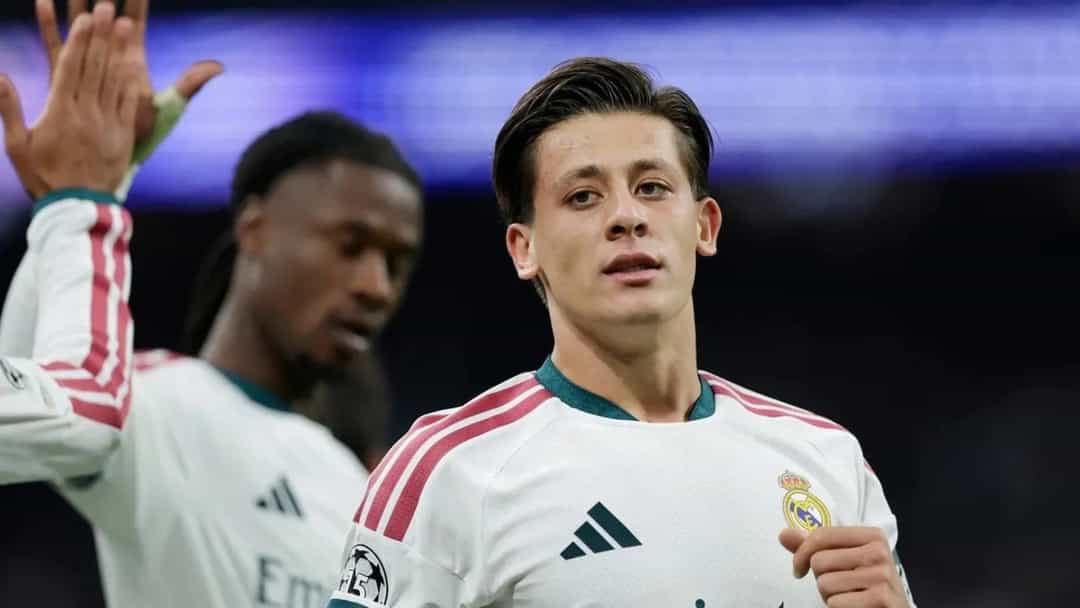 Arda Güler, Real Madrid formasıyla maç sırasında.