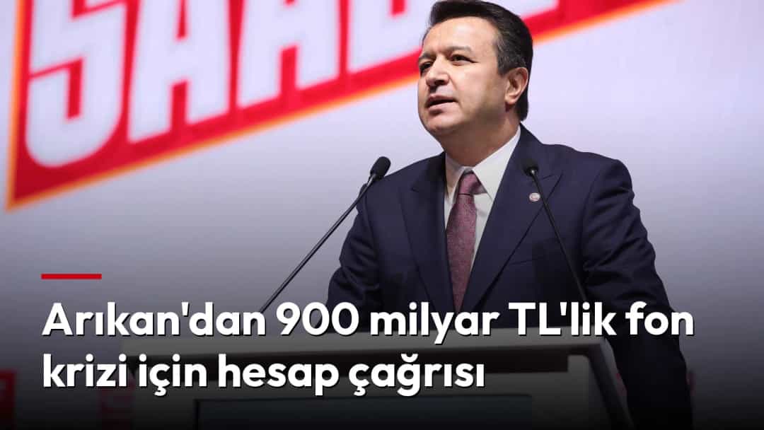 Mahmut Arıkan, kürsüde konuşma yaparken.
