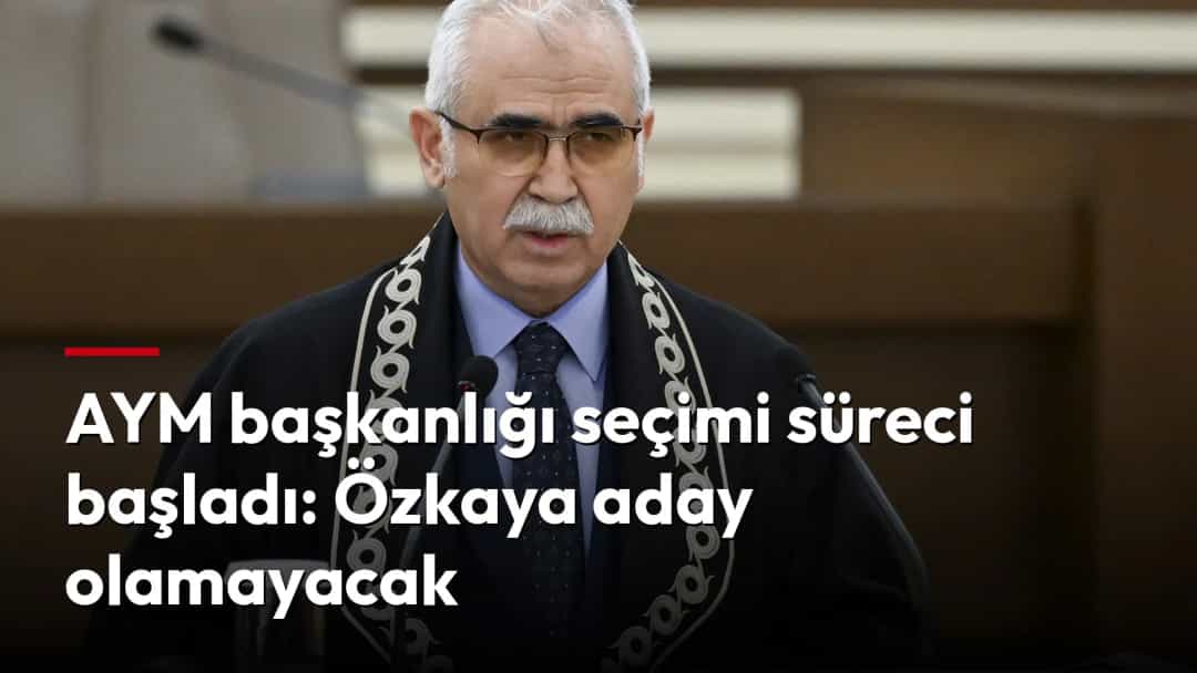 Kadir Özkaya, Anayasa Mahkemesi cübbesiyle kürsüde konuşurken.