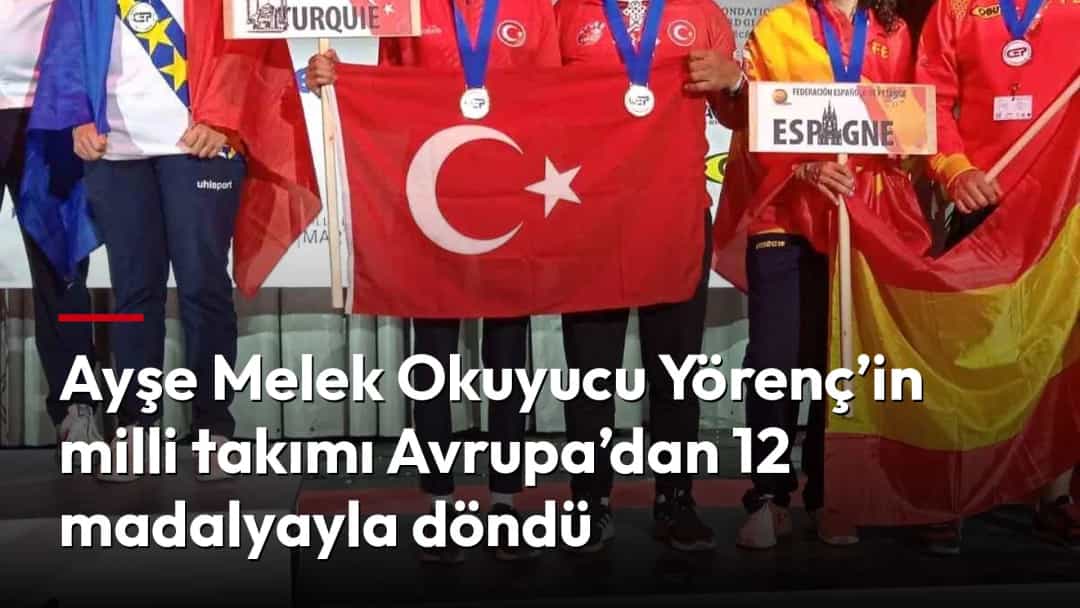 Türk sporcular, Avrupa şampiyonasında madalyalarıyla kürsüde Türk bayrağını tutuyor.