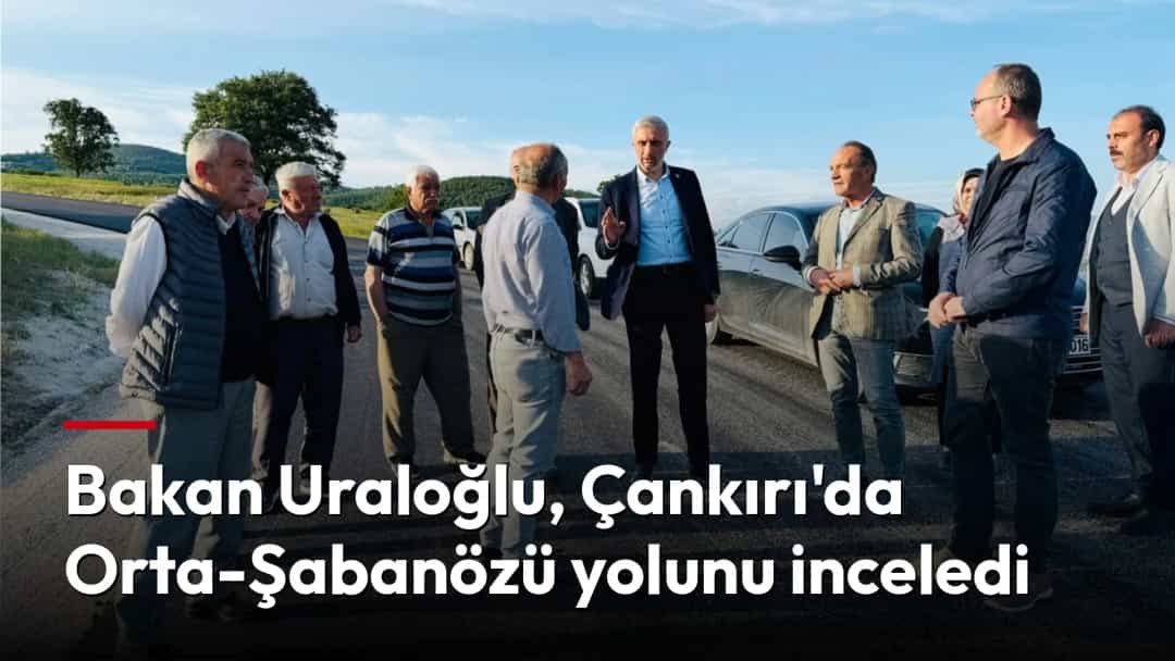 Abdulkadir Uraloğlu, yol çalışmasını incelemek üzere sahada yetkililerle görüşüyor.