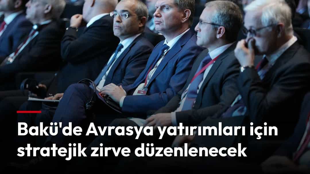 Avrasya yatırımlarıyla ilgili bir toplantıda, takım elbiseli katılımcılar konferans salonunda oturuyor.