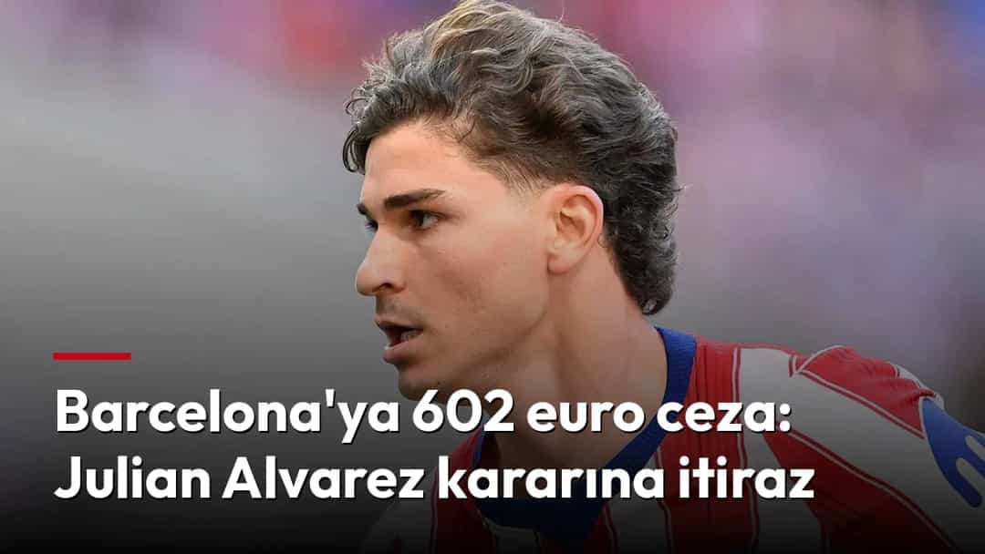 Julian Alvarez, kırmızı-beyaz formasıyla maç sırasında.
