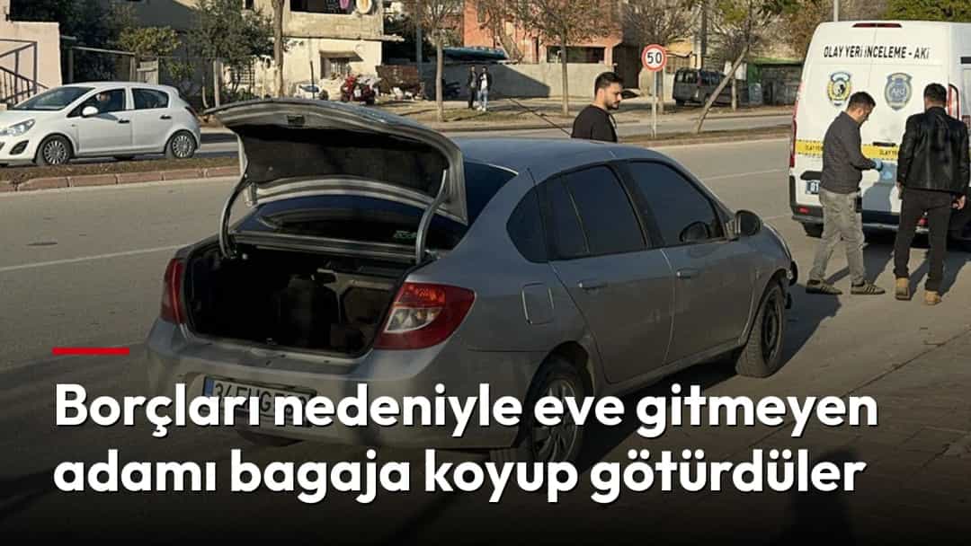 Bagajı açık bir otomobilin yanında polis ekipleri inceleme yapıyor.