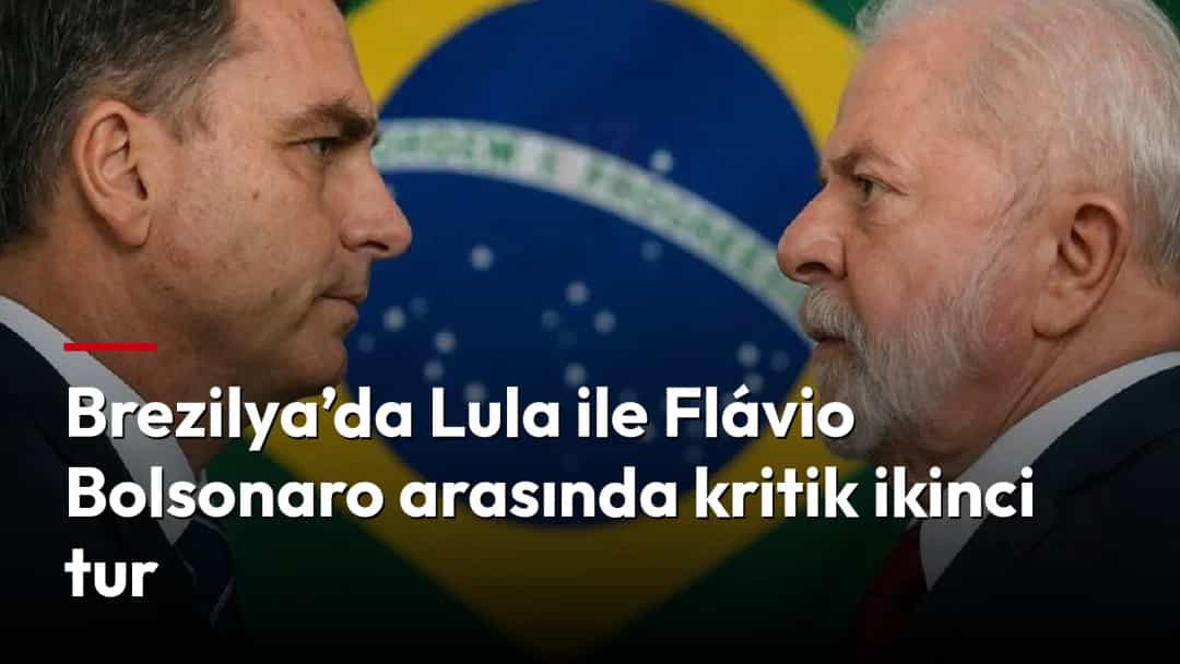 Lula da Silva (sağda) ile Jair Bolsonaro, Brezilya bayrağı önünde karşı karşıya.