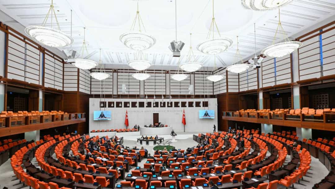 Türkiye’nin ilk İklim Kanunu TBMM’de kabul edildi: Emisyon ticareti dönemi başlıyor görseli