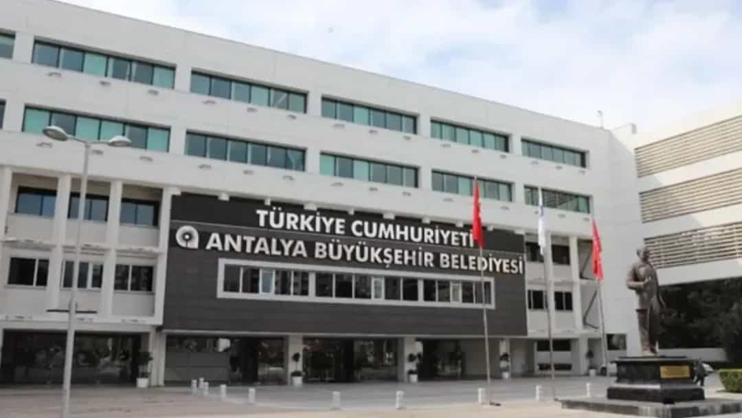 Antalya Büyükşehir Belediyesi’ne rüşvet soruşturmasında yeni gözaltılar görseli