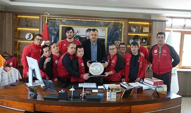 Başkan Taşyasan Down Sendromlular Basketbol Milli Takımı’nı ağırladı görseli