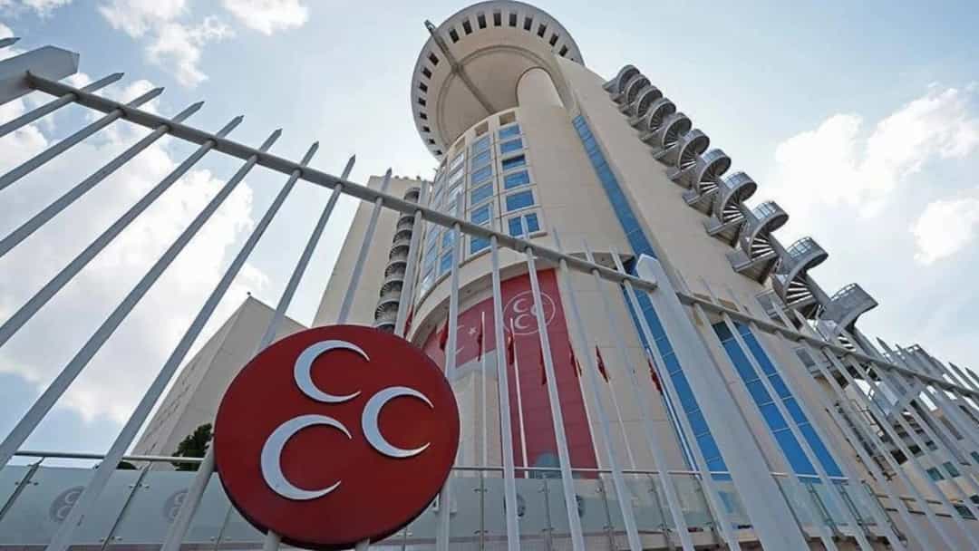 MHP ambleminin önünde yükselen parti binası