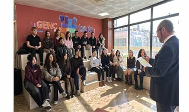 İzmir Büyükşehir Belediyesi gençlerin sanat yolculuğunu destekliyor görseli