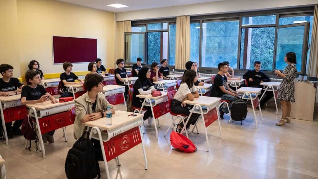 Yarıyıl tatili bitti: Milyonlarca öğrenci yeniden sınıfta görseli
