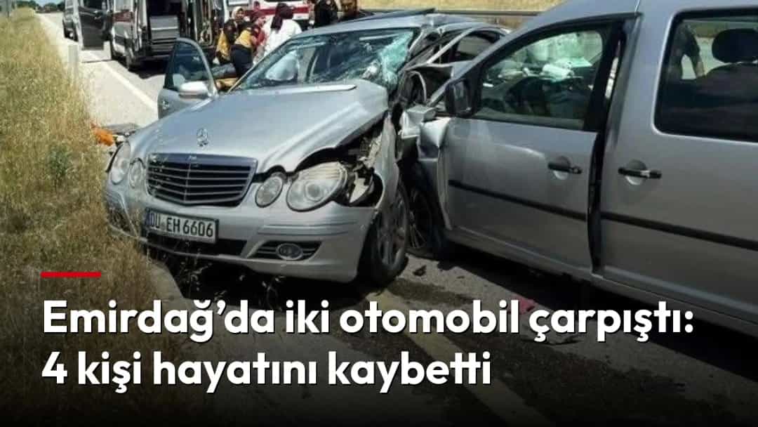 Yol kenarında çarpışmış iki otomobil ve olay yerine gelen ambulanslar.