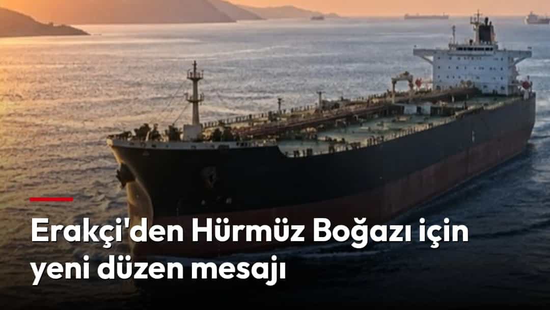 Gün batımında boğazdan geçen büyük bir petrol tankeri
