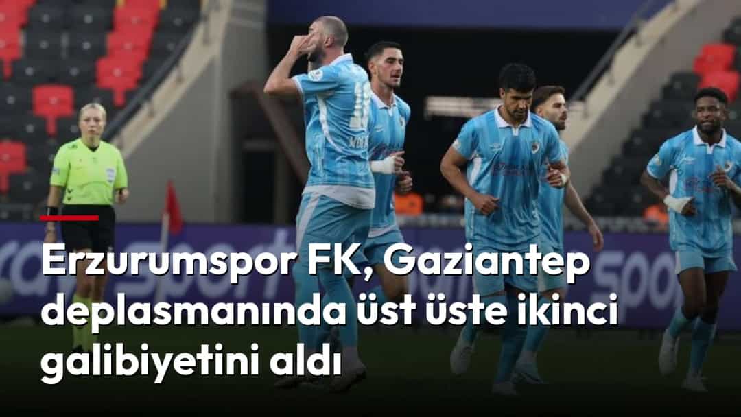 Erzurumspor FK oyuncuları maç sırasında galibiyet sevincini yaşıyor.