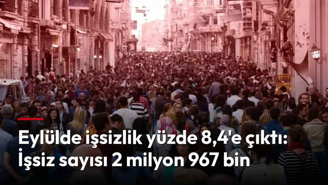Kalabalık bir yaya caddesinde yürüyen insanlar