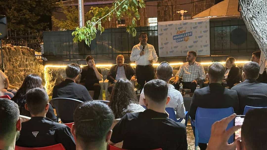 Milletvekili Adem Çalkın, Kars’ta gençlik buluşmasında gençlerle bir araya geldi görseli