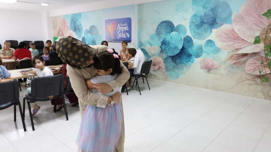 Kocaeli Büyükşehir, çocukların özgüven yolculuğuna eşlik ediyor; Bu atölyede çocuklara özgüven aşılanıyor görseli