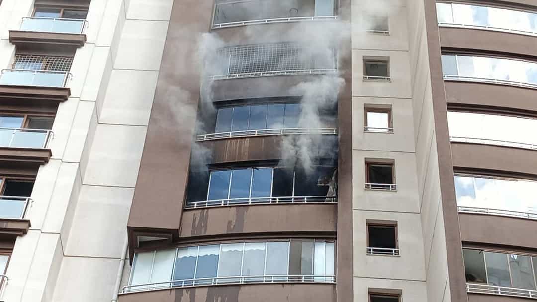ra Keçiören'de bina yangını görseli