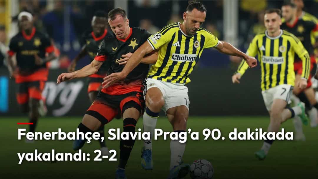 Fenerbahçe-Slavia Prag maçında Vedat Muriqi ile bir Slavia Prag oyuncusunun ikili mücadelesi