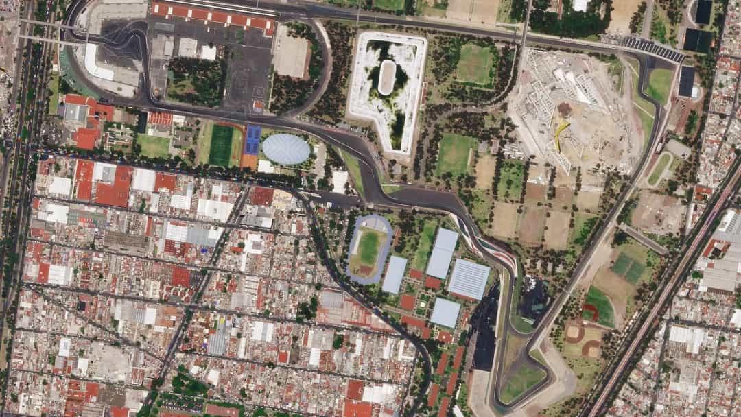 Mexico City’deki Formula 1 yarış pistinin ve çevresinin havadan görünümü.